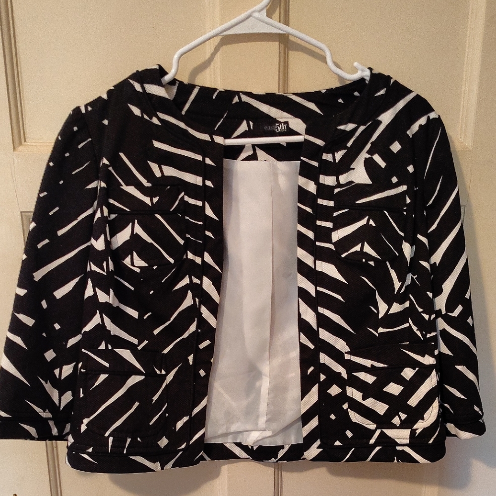 East 5th Petite Black and White Geometric Blazer PS